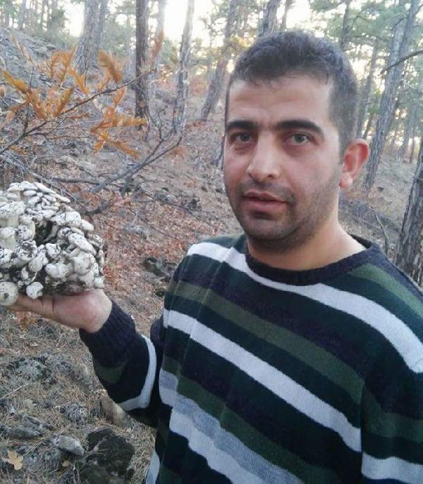 Oğluyla birlikte arkadaşlarıyla vedalaşırken şehit oldu