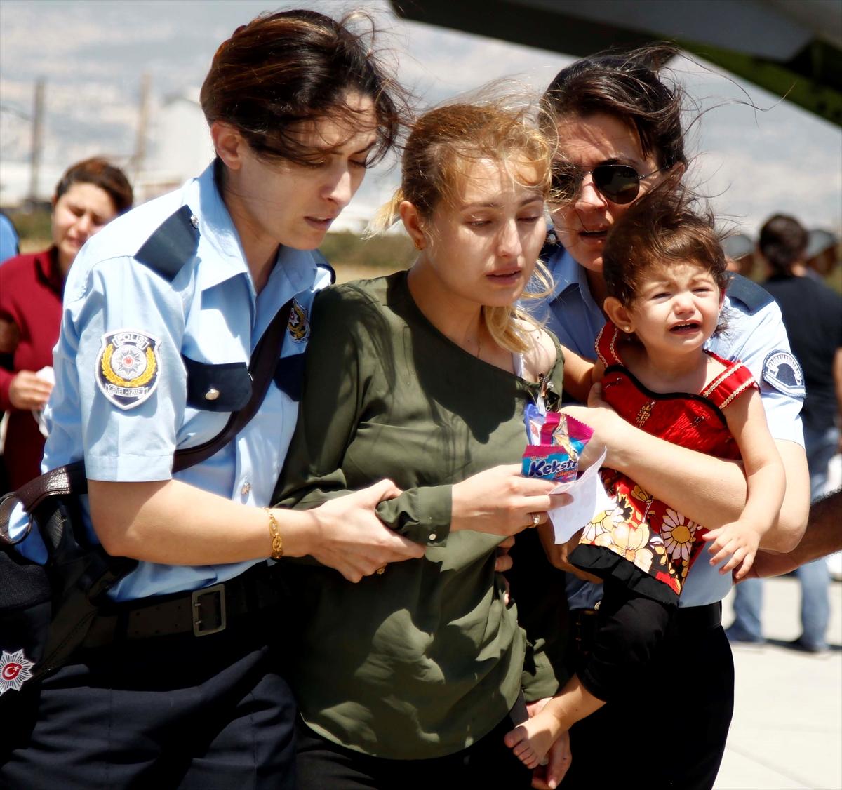 Polis memuru Ahmet Gülbahar ve oğluna veda
