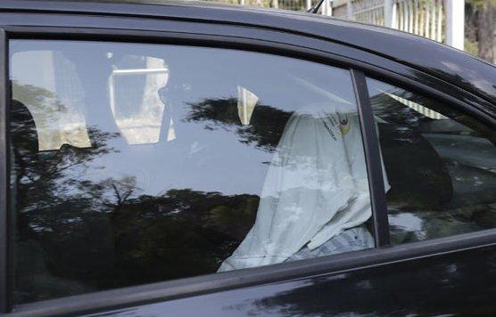 Yunanistan'a kaçan darbeci yüzünü gizledi