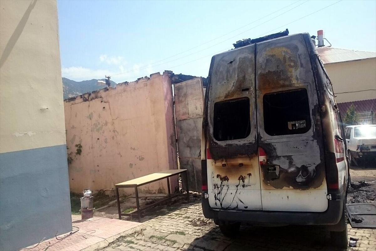 PKK'lı teröristler Tunceli'de ambulans yaktı