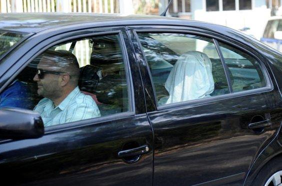 Yunanistan'a kaçan darbeci yüzünü gizledi