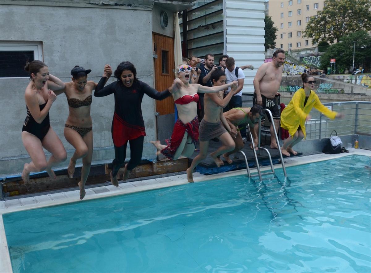 Avusturya'da burkini protestosu