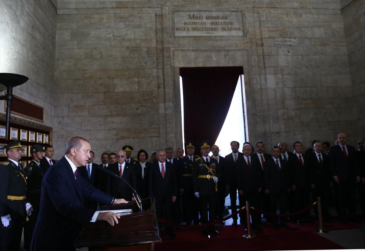 Erdoğan Anıtkabir özel defterine yazdı