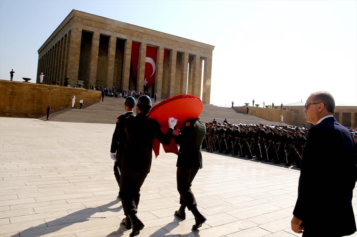 Erdoğan Anıtkabir özel defterine yazdı