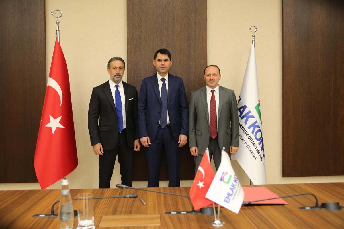 Emlak Konut ile Tahincioğlu Gayrimenkul imzaları attı