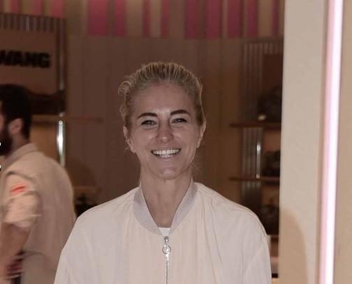 Makyajsız Burcu Esmersoy