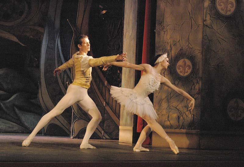 FETÖ’den ihraç edilen balet