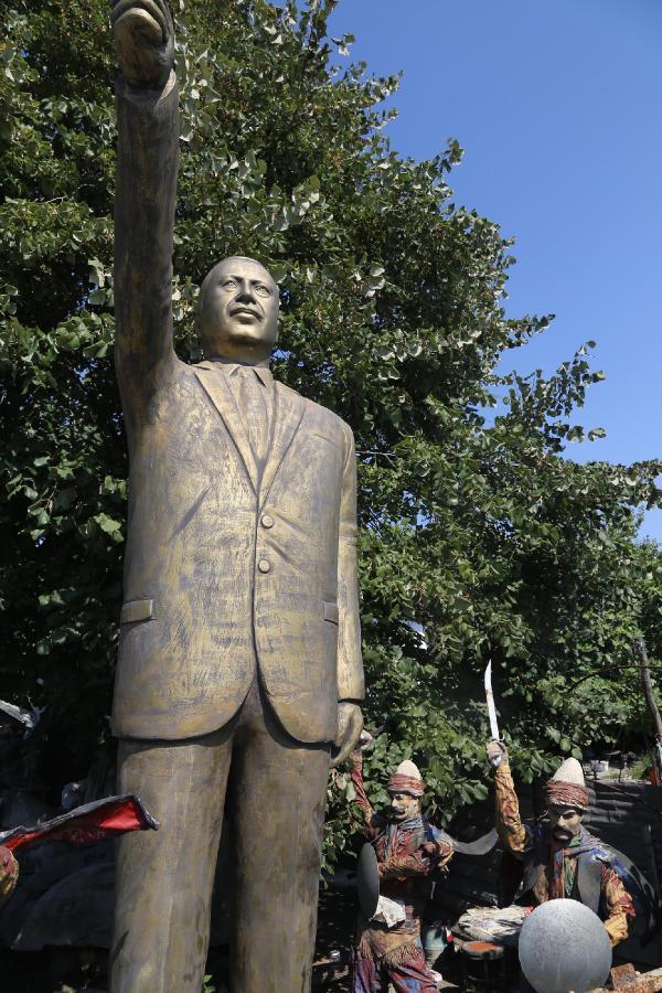 Cumhurbaşkanı Erdoğan'ın 4 metrelik heykelini yaptı