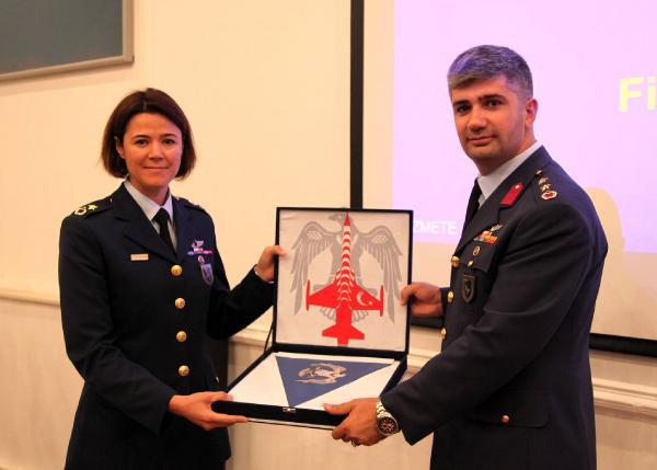 Türk Hava Kuvvetleri’nin ilk kadın filo komutanı