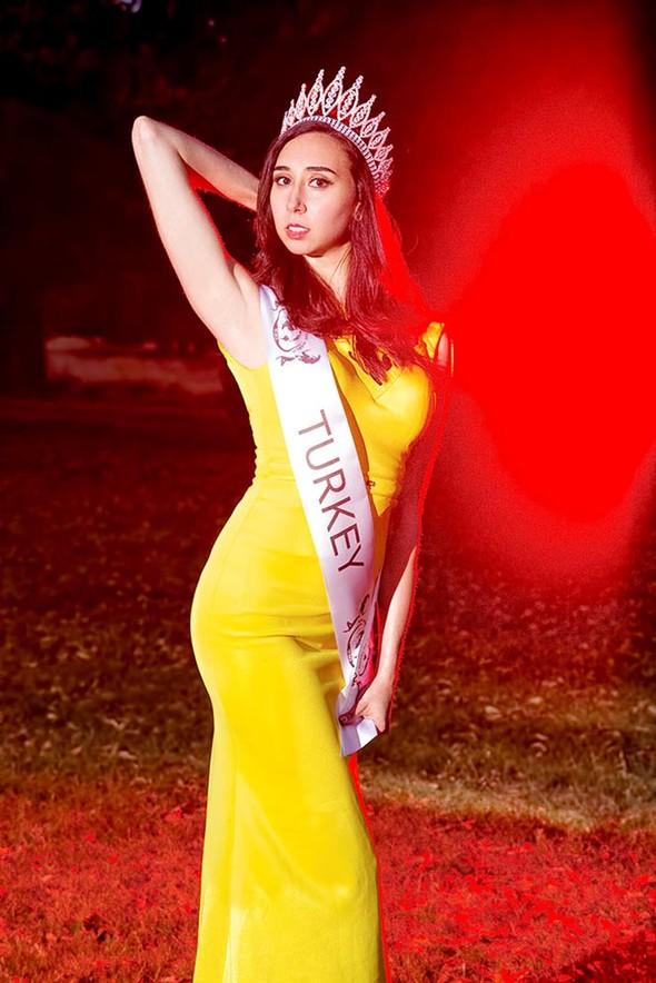 Ecem Üzgör Almanya'da Türkiye'yi temsil etti