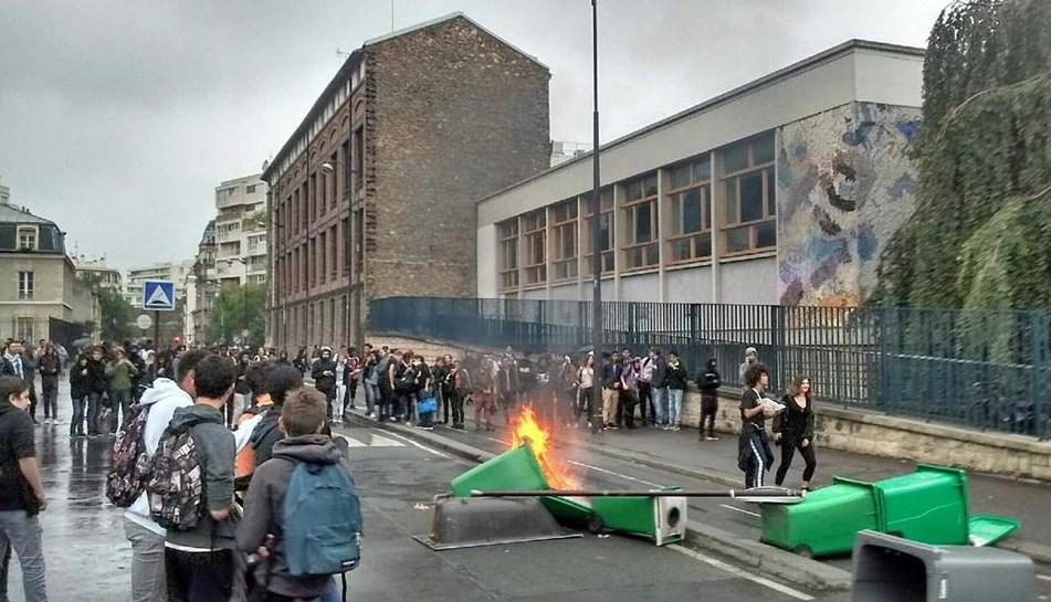 Fransa'da sokaklar savaş alanına döndü
