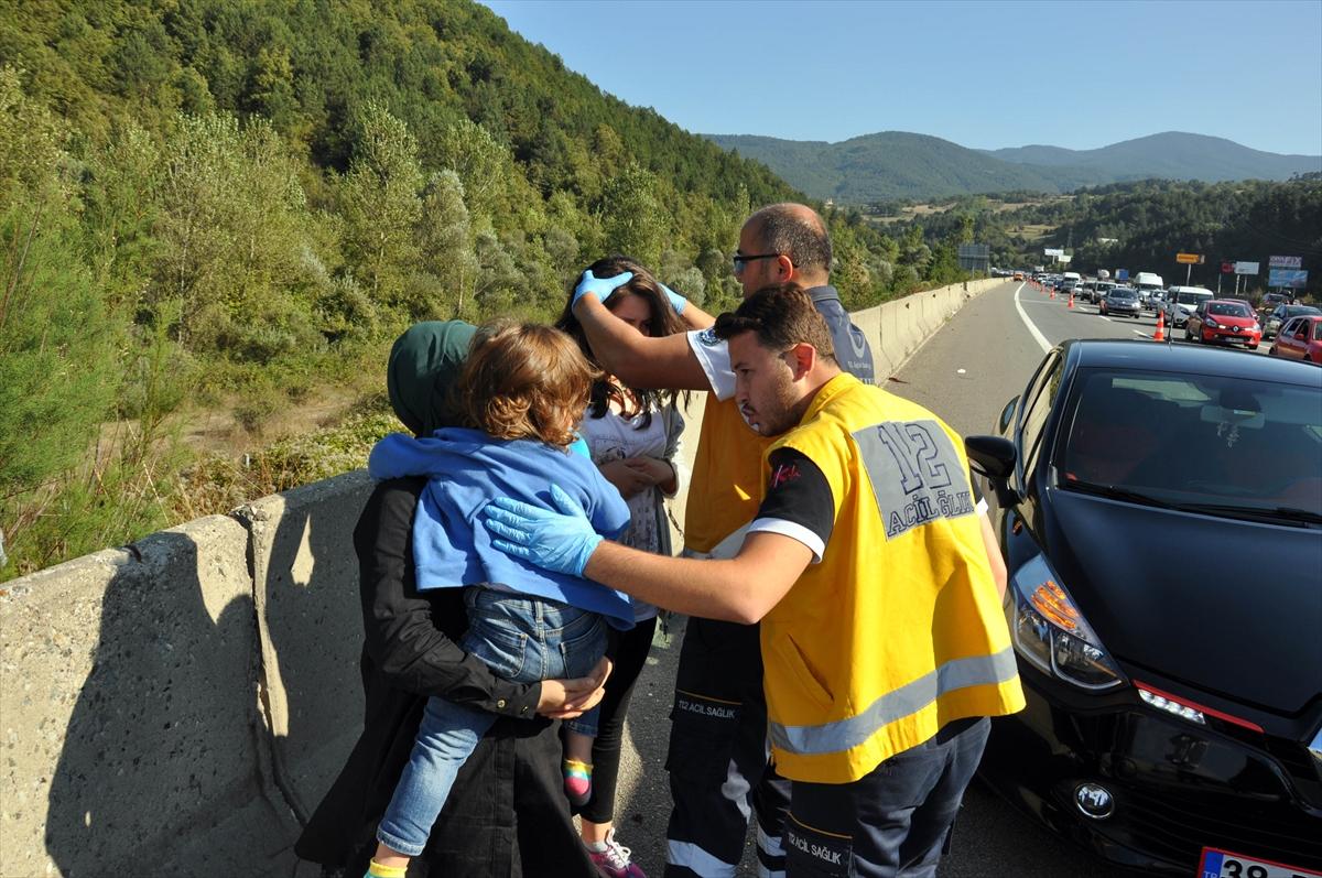 Bolu'daki trafik kazası trafiği kilitledi