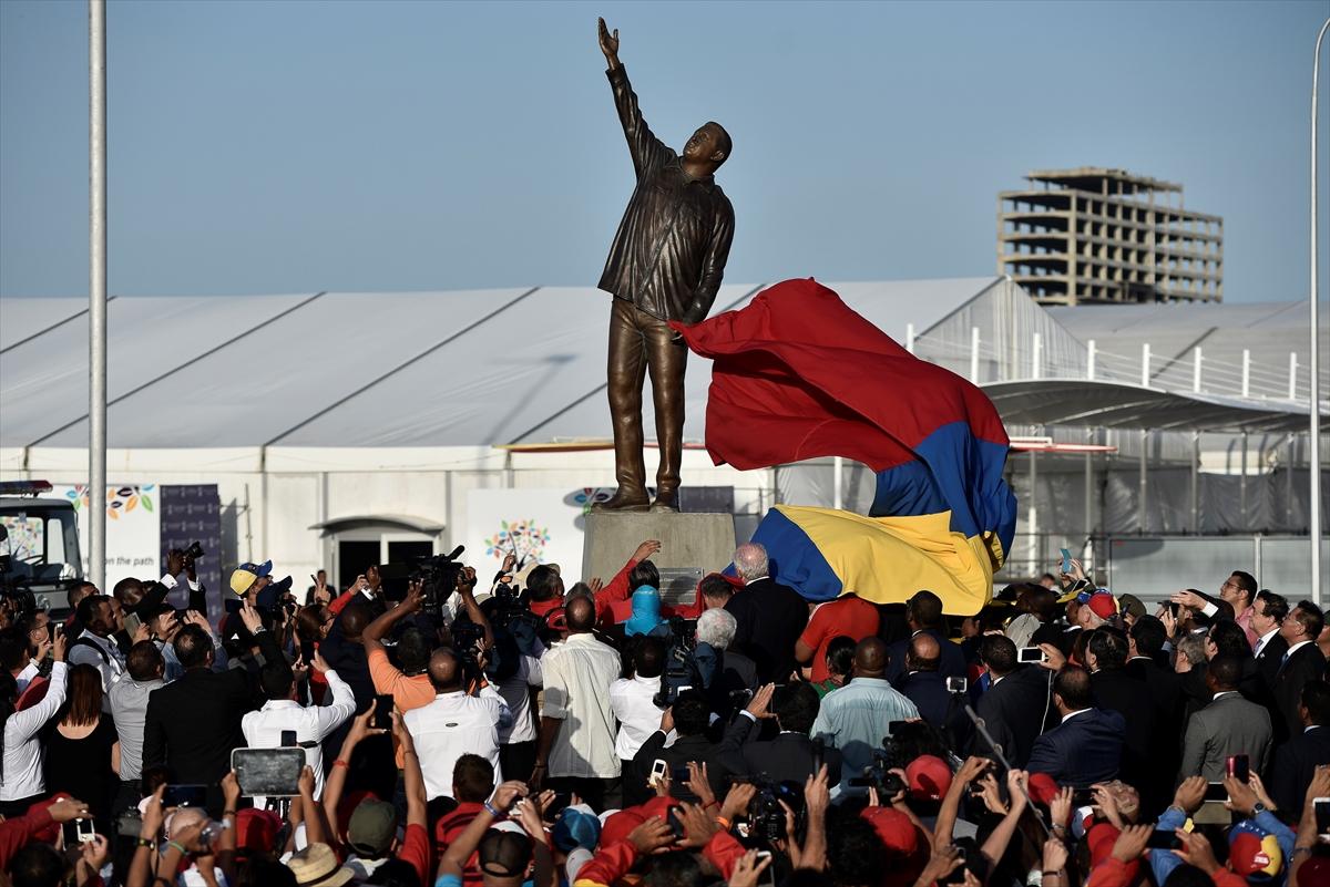 Venezuela'da Chavez heykeli açıldı