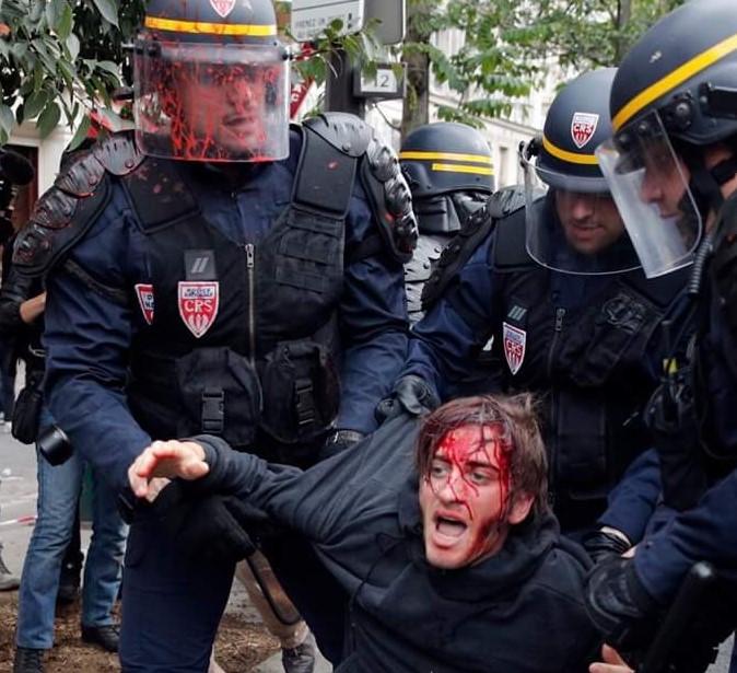 Fransa'da olaylar şiddetlendi