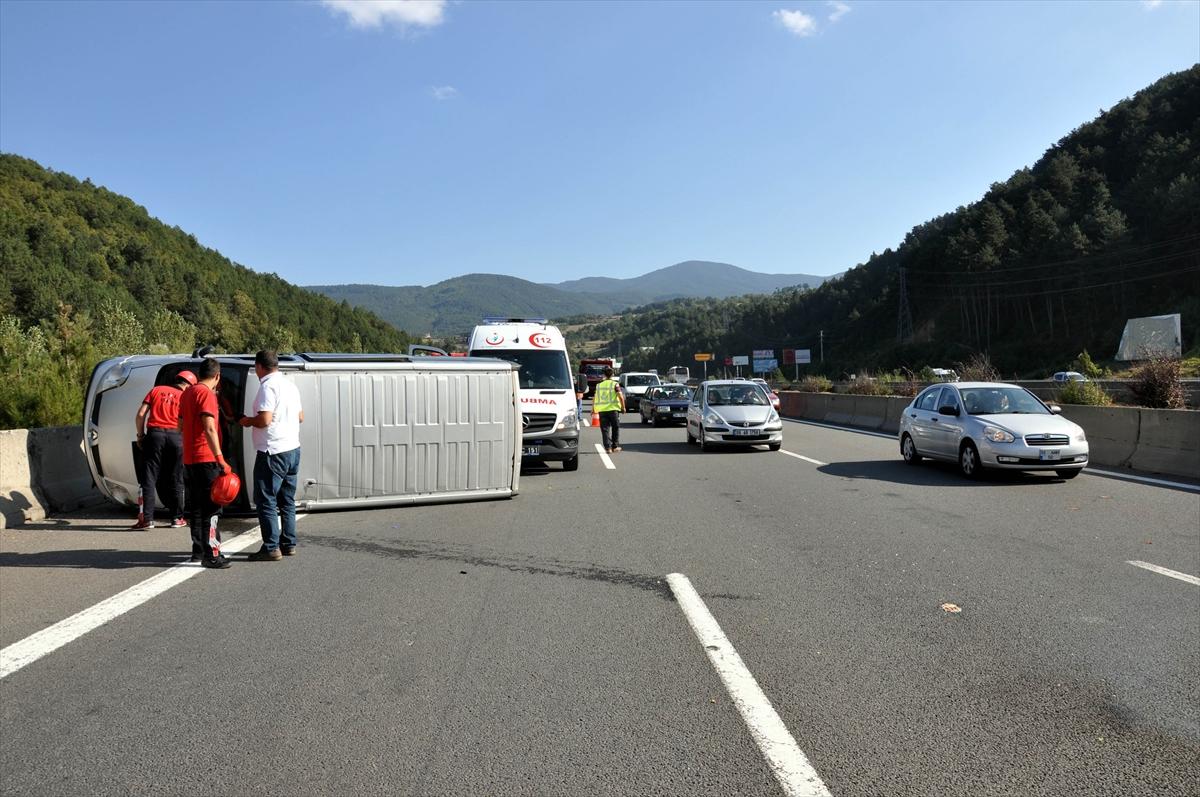 Bolu'daki trafik kazası trafiği kilitledi