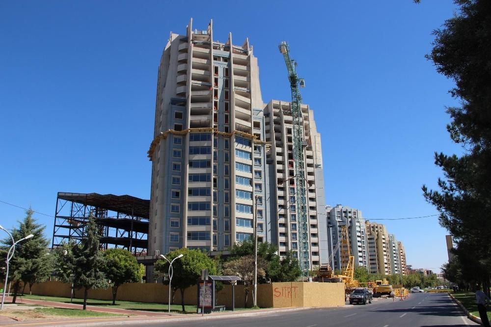 Diyarbakır'ın ikiz kuleleri tıraşlanıyor