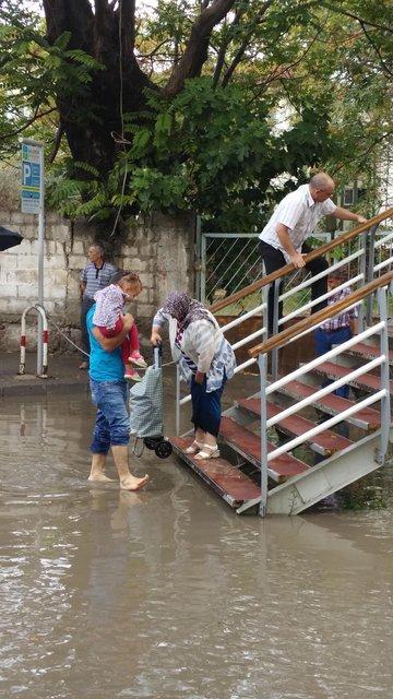 Balıkesir'de sağanak yağış