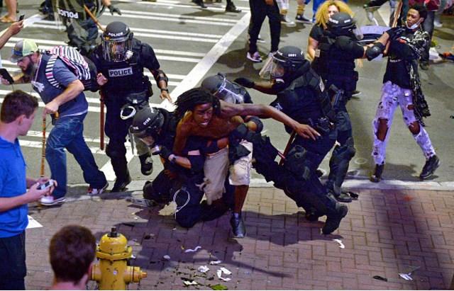 ABD'de sokak gösterilerinin yaşandığı kentte OHAL kararı