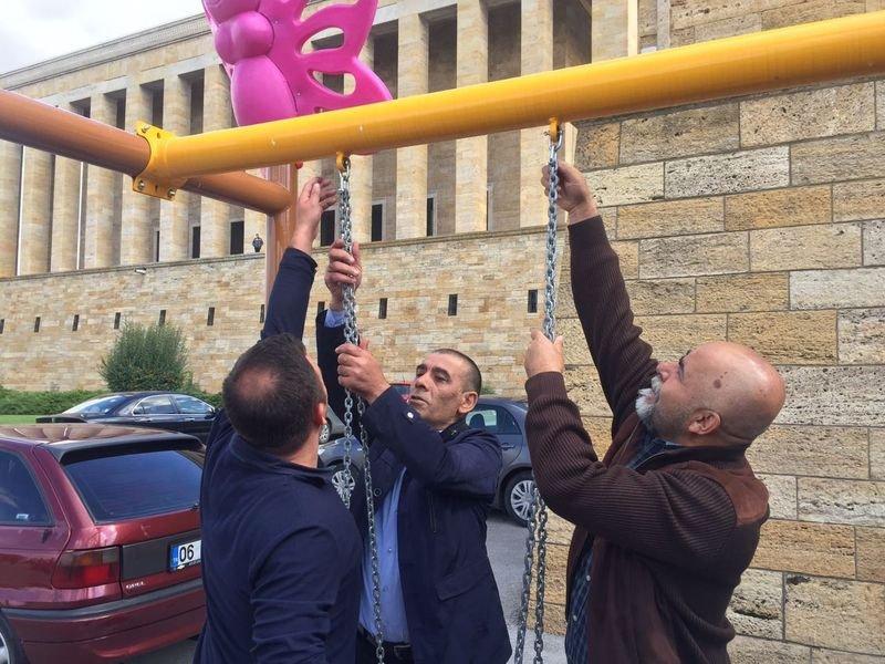 CHP’liler Anıtkabir’deki parka saldırdı