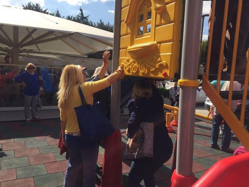 CHP’liler Anıtkabir’deki parka saldırdı