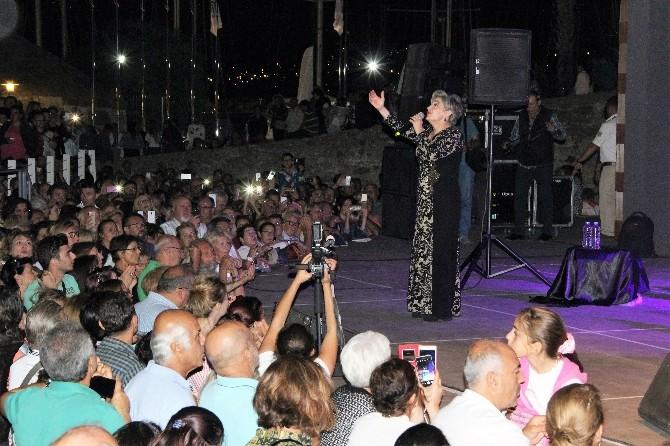 Zeki Müren’i Anma Konseri’nde izdiham