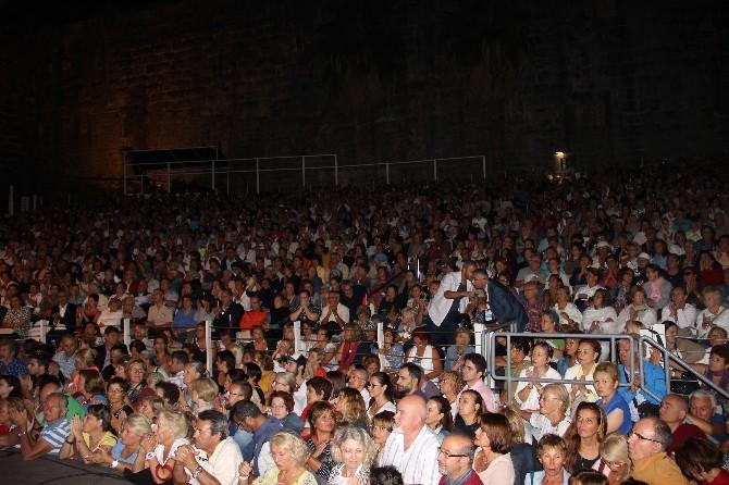 Zeki Müren’i Anma Konseri’nde izdiham