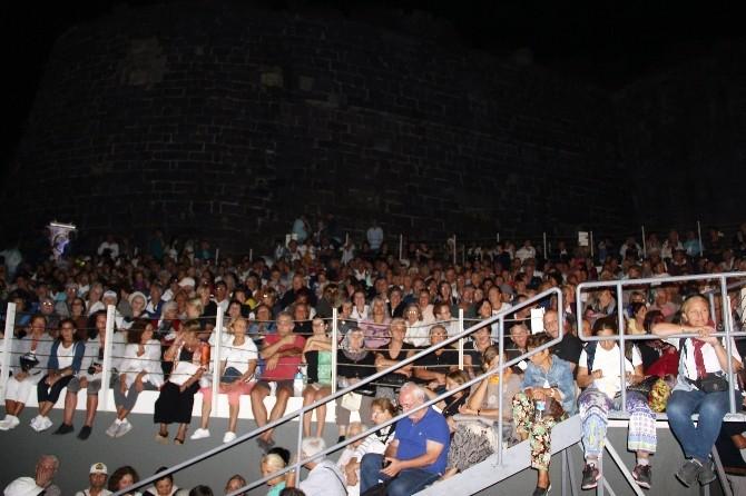 Zeki Müren’i Anma Konseri’nde izdiham