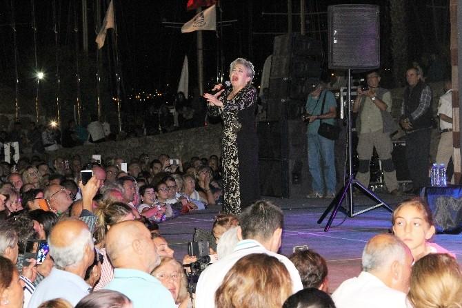 Zeki Müren’i Anma Konseri’nde izdiham