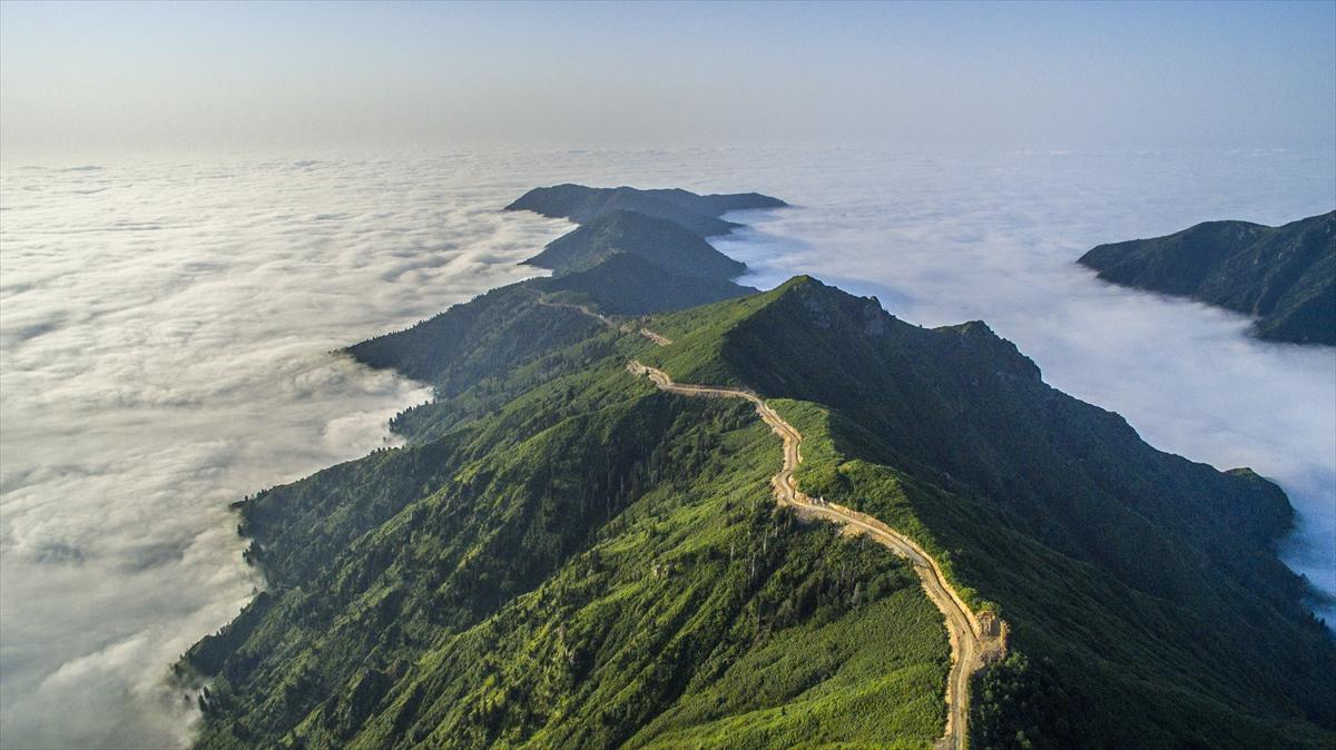Bulutların Üzerindeki Marsis Dağı