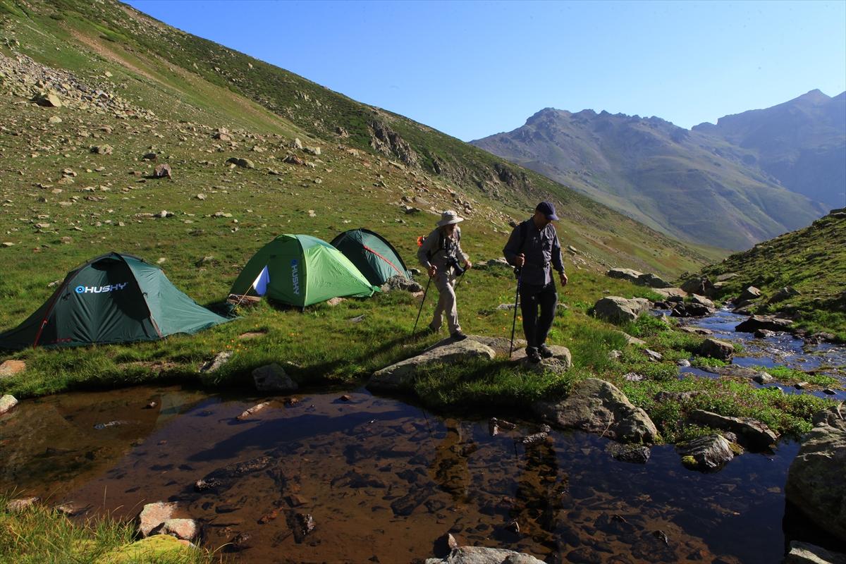Bulutların Üzerindeki Marsis Dağı
