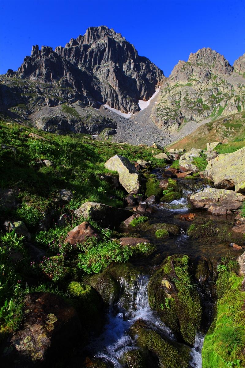 Bulutların Üzerindeki Marsis Dağı