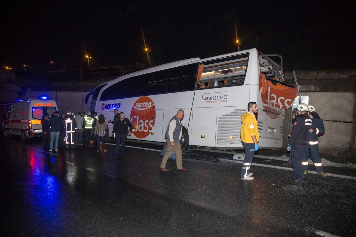 İstanbul Otogarı girişinde kaza: 1 ölü 2 yaralı