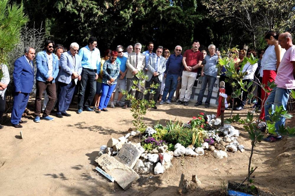 Tuncel Kurtiz mezarı başında anıldı