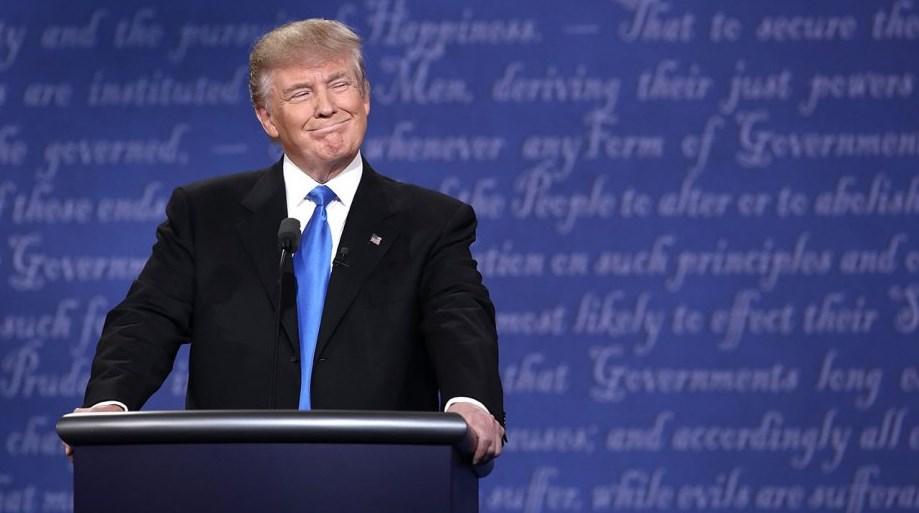 Trump ve Clinton canlı yayında kozlarını paylaştı