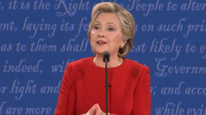 Trump ve Clinton canlı yayında kozlarını paylaştı