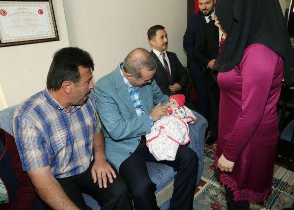 Erdoğan'dan Kazan'daki şehit ailelerine taziye ziyareti