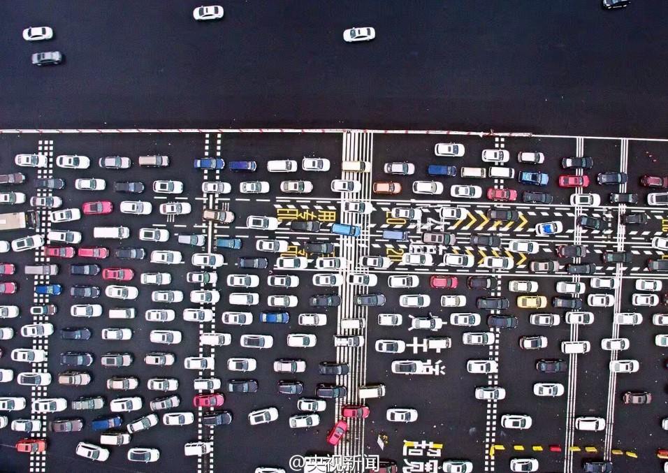 Çin'de bayram dönüşü trafiği