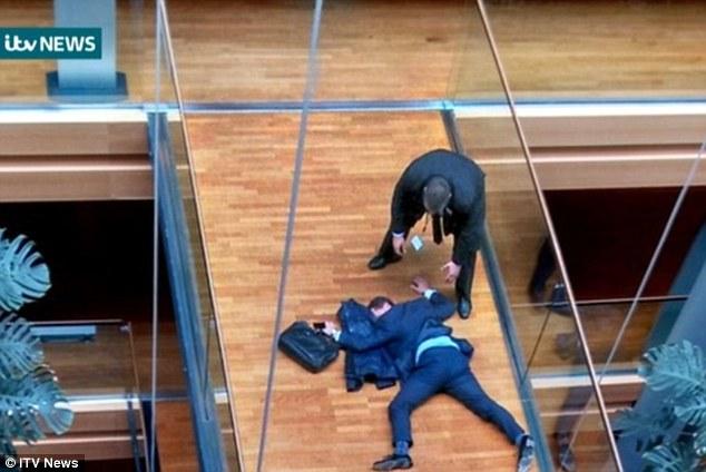 İngiltere'de milletvekiline yumruklu saldırı