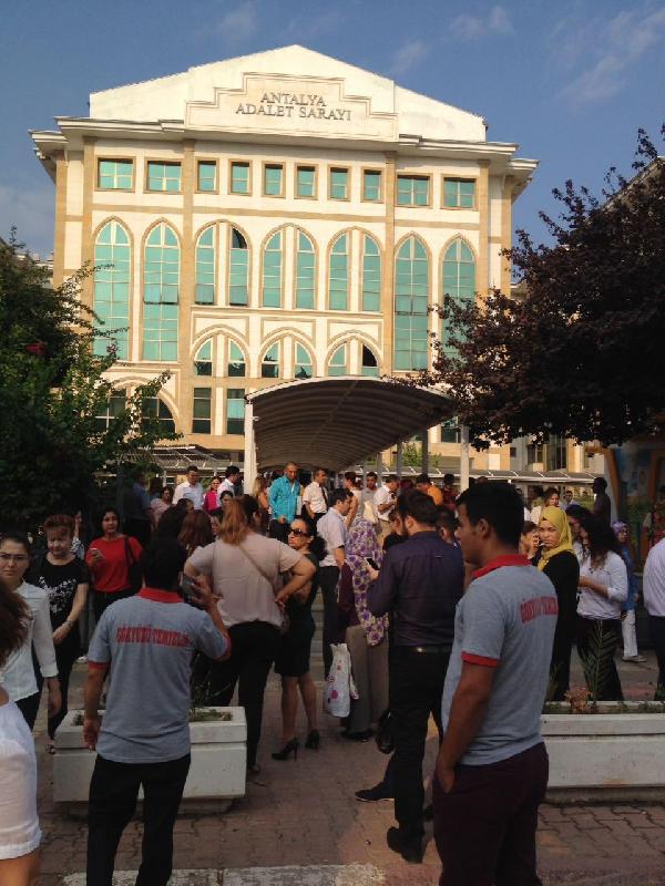 Antalya Adliyesi'nde canlı bomba ihbarı