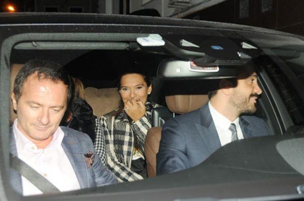 Demet Akalın parmağında servet taşıyor