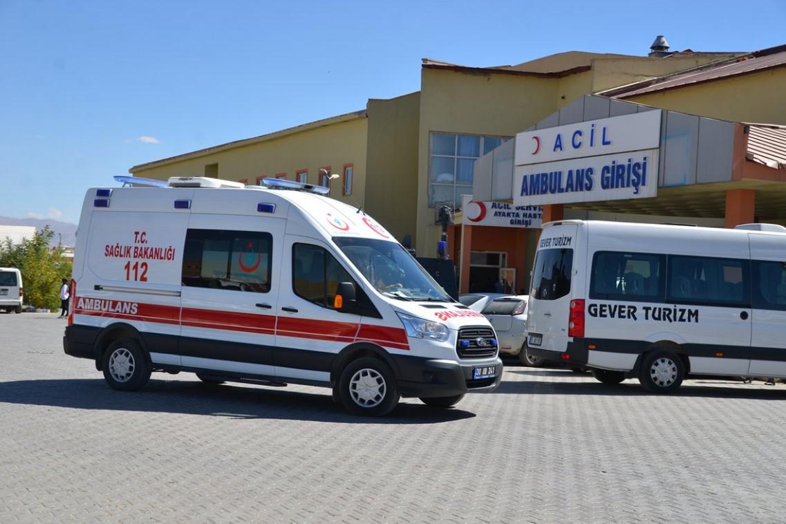 Hakkari Valiliği: 10 asker 8 sivil şehit