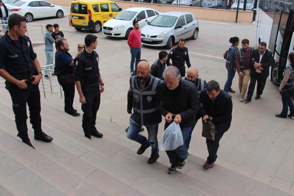 FETÖ soruşturmasını yürüten polise FETÖ gözaltısı