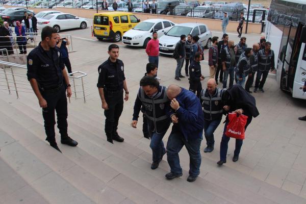 FETÖ soruşturmasını yürüten polise FETÖ gözaltısı