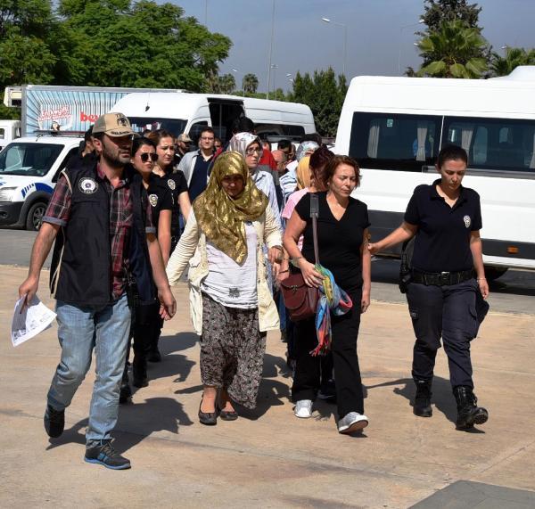 Antalya'da FETÖ şüphelisi 61 kişi adliyede