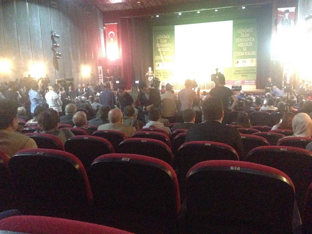 CHP'nin İslam sempozyumunda koltuklar boş kaldı