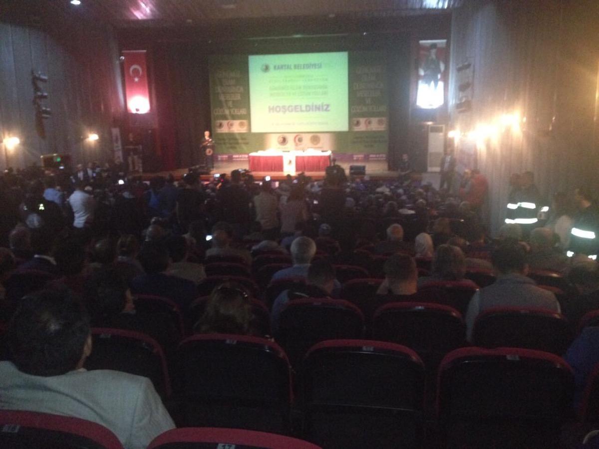 CHP'nin İslam sempozyumunda koltuklar boş kaldı