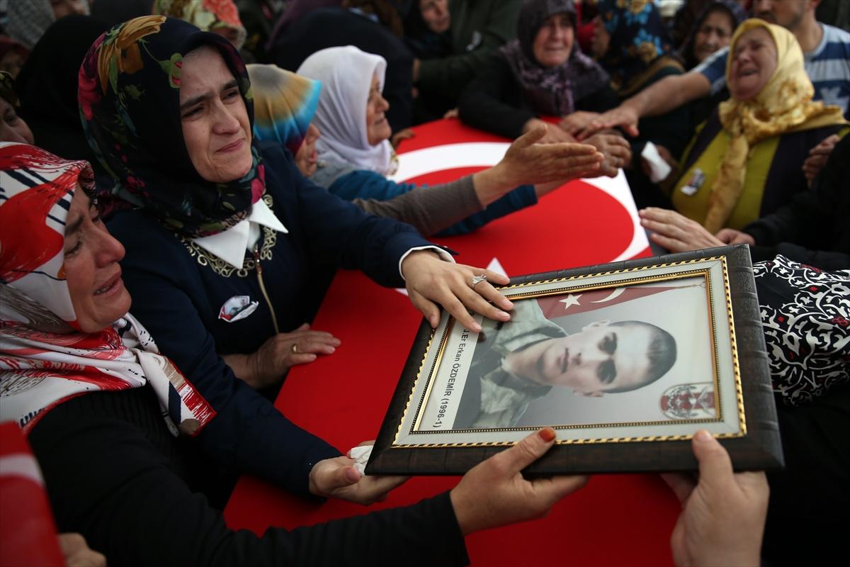 Şehit Er Erkan Özdemir'in memleketi Düzce'de yas