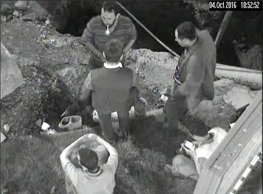 Doğalgaz hattı çalışmasında sigara içen işçiler MOBESE'de