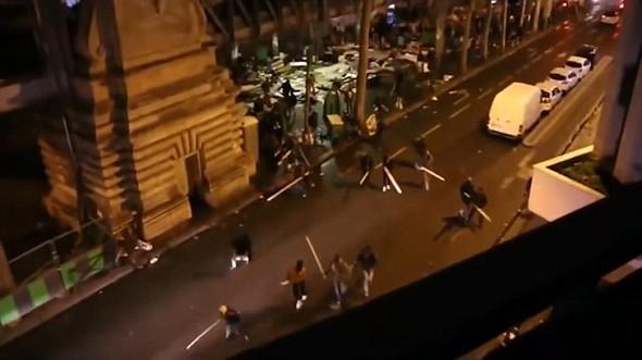 Paris'te polis göçmenlere operasyon düzenledi