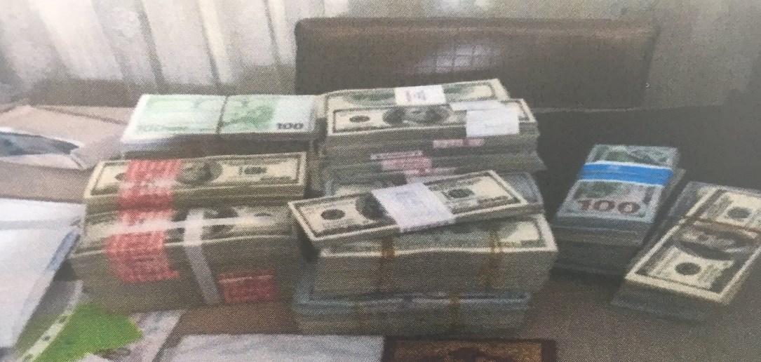 FETÖ'cü memurun evinde bavul dolusu para bulundu